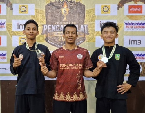 Kontingen PS Sinkay Pelalawan menunjukkan 13 medali hasil raihan pada Kejurnas Rektor UNP Championship 2026.